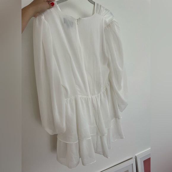 Float white dress from Revolve, size 6 - Picture 2 of 4